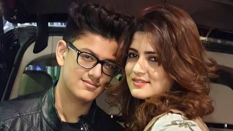 মধ্যরাতে ছেলেকে নিয়ে থানায় শ্রাবন্তী! 1 মধ্যরাতে ছেলেকে নিয়ে থানায় শ্রাবন্তী! - Surma Times | Sylhet News