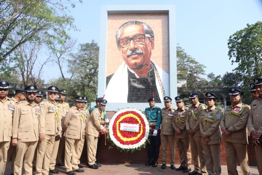 সিলেট মেট্রোপলিটন পুলিশ কর্তৃক ঐতিহাসিক ৭ই মার্চ"-২০২৩ উপলক্ষে জাতির জনক বঙ্গবন্ধু শেখ মুজিবুর রহমানের প্রতিকৃতিতে শ্রদ্ধা জ্ঞাপন 1 সিলেট মেট্রোপলিটন পুলিশ কর্তৃক ঐতিহাসিক ৭ই মার্চ"-২০২৩ উপলক্ষে জাতির জনক বঙ্গবন্ধু শেখ মুজিবুর রহমানের প্রতিকৃতিতে শ্রদ্ধা জ্ঞাপন - Surma Times | Sylhet News