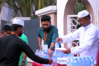 ২য় ধাপে “৪ টেখায় ইফতার” বিতরণ করলো ক্লিন সিটি সামাজিক সংগঠন - Surma Times | Sylhet News