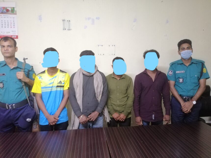 কোতোয়ালী মডেল থানা পুলিশ কর্তৃক চুরি ও ছিনতাইয়ের ঘটনায় জড়িত ০৪ (চার) জন চিহ্নিত আসামী গ্রেফতার 1 কোতোয়ালী মডেল থানা পুলিশ কর্তৃক চুরি ও ছিনতাইয়ের ঘটনায় জড়িত ০৪ (চার) জন চিহ্নিত আসামী গ্রেফতার - Surma Times | Sylhet News