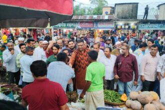আনোয়ারুজ্জামান চৌধুরীর সমর্থনে ৩৮ ও ৩৯ নং ওয়ার্ডে গণসংযোগ 6 আনোয়ারুজ্জামান চৌধুরীর সমর্থনে ৩৮ ও ৩৯ নং ওয়ার্ডে গণসংযোগ - Surma Times | Sylhet News