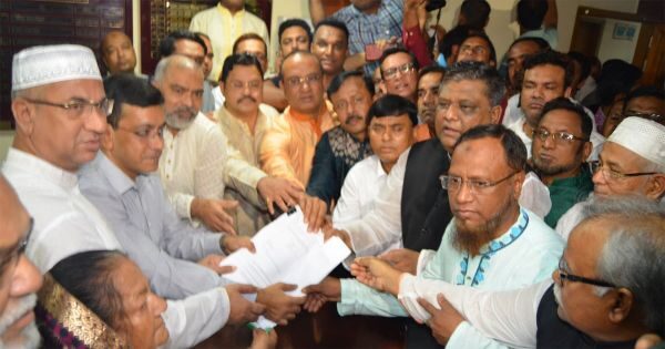সিসিক নির্বাচন: মনোনয়নপত্র জমা দিলেন আওয়ামী লীগের প্রার্থী আনোয়ারুজ্জামান চৌধুরী - Surma Times | Sylhet News