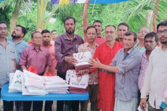 নবীগঞ্জে আগুনে সর্বস্বহারাদের পাশে দাঁড়িয়েছে পূজা উদযাপন পরিষদ - Surma Times | Sylhet News