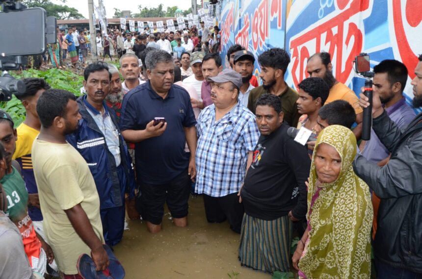 পানিবন্ধী মানুষের পাশে আনোয়ারুজ্জামান চৌধুরী - Surma Times | Sylhet News