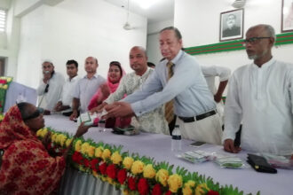 কানাইঘাটে রেডক্রিসেন্টের উদ্যোগে সবজি বীজ বিতরণ - Surma Times | Sylhet News