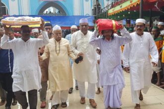 হযরত শাহজালাল (রহ.) ওরস: প্রধানমন্ত্রীর পক্ষে গিলাফ দিলেন আনোয়ারুজ্জামান 14 হযরত শাহজালাল (রহ.) ওরস: প্রধানমন্ত্রীর পক্ষে গিলাফ দিলেন আনোয়ারুজ্জামান - Surma Times | Sylhet News