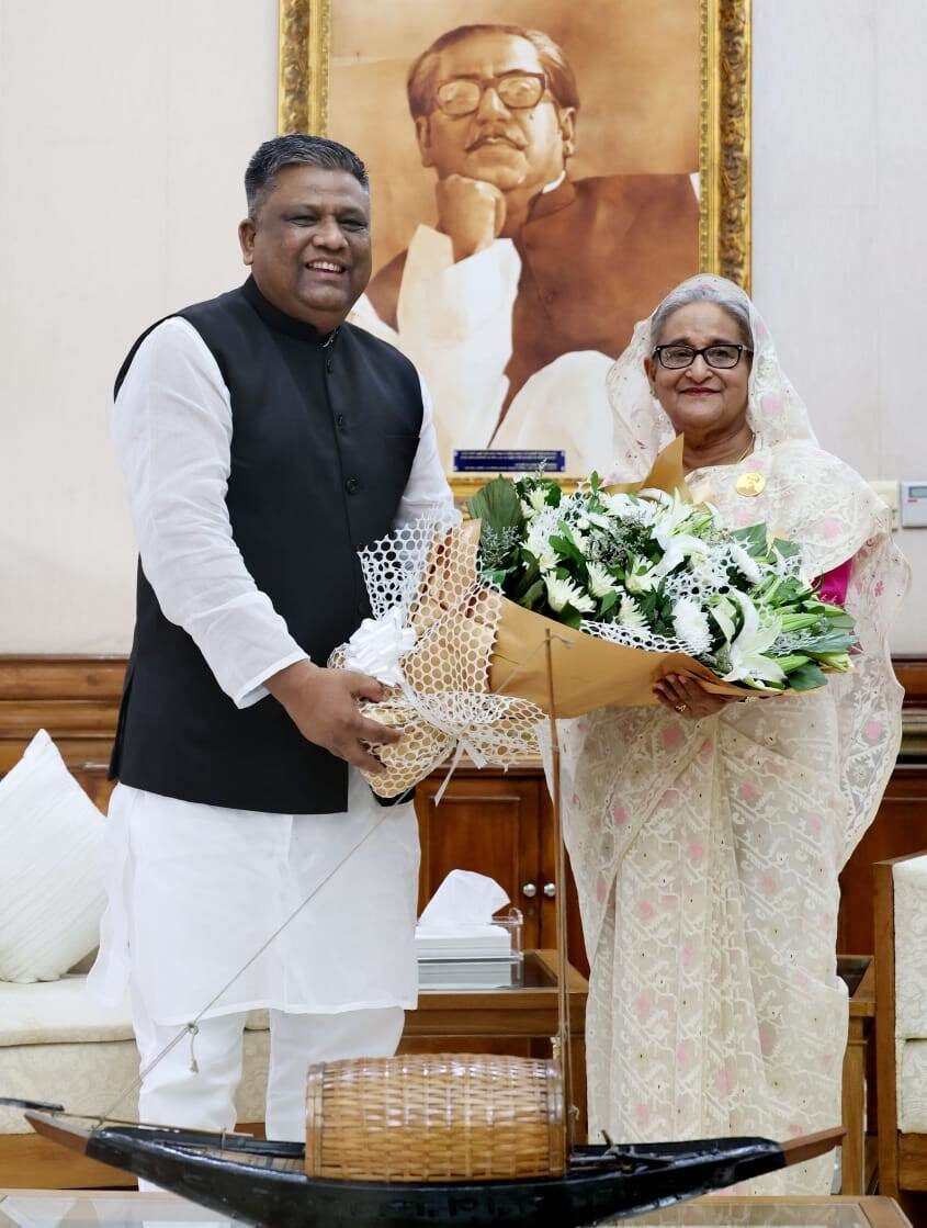 প্রধানমন্ত্রীর সঙ্গে সাক্ষাত করলেন নবনির্বাচিত সিসিক মেয়র আনোয়ারুজ্জামান চৌধুরী - Surma Times | Sylhet News