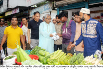২০নং ওয়ার্ডে নৌকা প্রতীকের সমর্থনে লিফলেট বিতরণ করেন শফিকুর রহমান চৌধুরী - Surma Times | Sylhet News