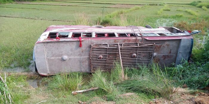 গোলাপগঞ্জে যাত্রীবাহী বাস খাদে পড়ে আহত ১৫ 1 গোলাপগঞ্জে যাত্রীবাহী বাস খাদে পড়ে আহত ১৫ - Surma Times | Sylhet News
