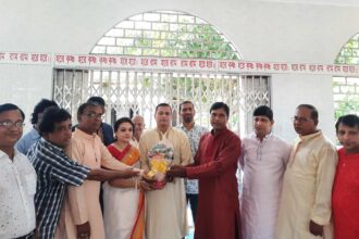 করেরপাড়ায় লোকনাথ মন্দিরে গীতাপাঠ ও গ্রীষ্মকালীন ফলাহার 4 করেরপাড়ায় লোকনাথ মন্দিরে গীতাপাঠ ও গ্রীষ্মকালীন ফলাহার - Surma Times | Sylhet News