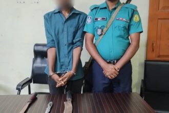 কোতোয়ালী মডেল থানা পুলিশ কর্তৃক দেশীয় অস্ত্রশস্ত্র সহ ০১ জন গ্রেফতার 14 কোতোয়ালী মডেল থানা পুলিশ কর্তৃক দেশীয় অস্ত্রশস্ত্র সহ ০১ জন গ্রেফতার - Surma Times | Sylhet News