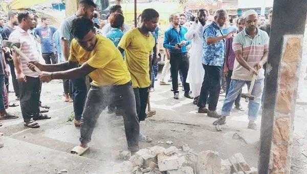টুকেরবাজারে অবৈধ স্থাপনা উচ্ছেদ অভিযান 1 টুকেরবাজারে অবৈধ স্থাপনা উচ্ছেদ অভিযান - Surma Times | Sylhet News