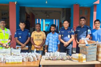জৈন্তাপুরে পুলিশের অভিযানে ভারতীয় ঔষধের চালানসহ ২জন আটক 4 জৈন্তাপুরে পুলিশের অভিযানে ভারতীয় ঔষধের চালানসহ ২জন আটক - Surma Times | Sylhet News