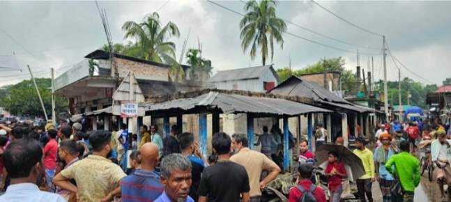 গোয়াইনঘাটে ভয়াবহ অগ্নিকান্ডে পুড়ে ছাই ৭ টি দোকান 1 গোয়াইনঘাটে ভয়াবহ অগ্নিকান্ডে পুড়ে ছাই ৭ টি দোকান - Surma Times | Sylhet News