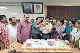 সিলেটে বিশাল কেক কেটে প্রধানমন্ত্রীর জন্মদিন পালন করলো বিএনএ 20 সিলেটে বিশাল কেক কেটে প্রধানমন্ত্রীর জন্মদিন পালন করলো বিএনএ - Surma Times | Sylhet News