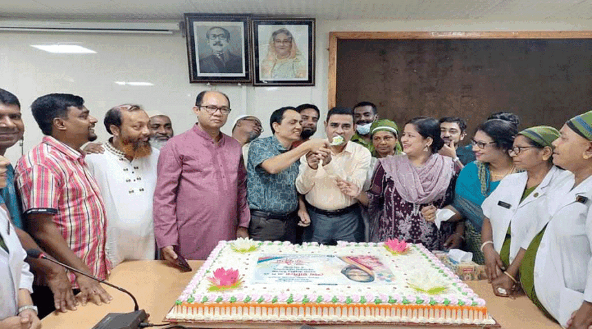 সিলেটে বিশাল কেক কেটে প্রধানমন্ত্রীর জন্মদিন পালন করলো বিএনএ 1 সিলেটে বিশাল কেক কেটে প্রধানমন্ত্রীর জন্মদিন পালন করলো বিএনএ - Surma Times | Sylhet News