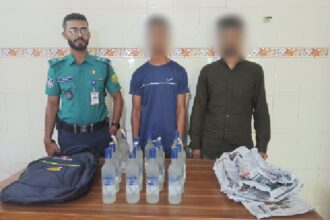 জালালাবাদ থানাধীন ঘোপাল এলাকা থেকে ভারতীয় মদ উদ্ধার, দুজন আটক 14 জালালাবাদ থানাধীন ঘোপাল এলাকা থেকে ভারতীয় মদ উদ্ধার, দুজন আটক - Surma Times | Sylhet News