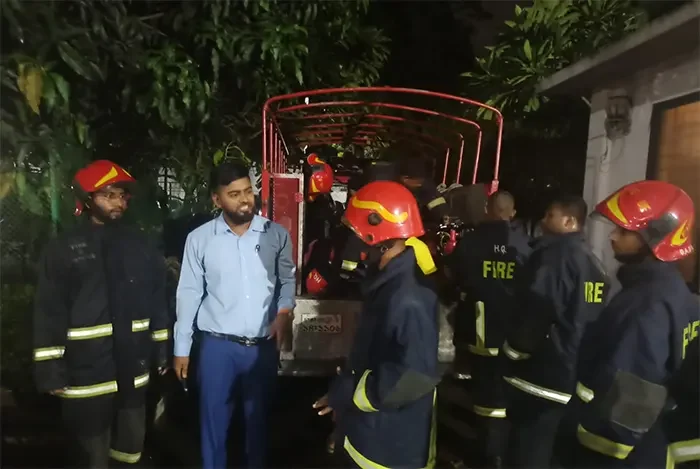 রহস্যজনক অগ্নিকাণ্ডে পুড়ে ছাই পররাষ্ট্রমন্ত্রীর বাসভবন! 1 রহস্যজনক অগ্নিকাণ্ডে পুড়ে ছাই পররাষ্ট্রমন্ত্রীর বাসভবন! - Surma Times | Sylhet News