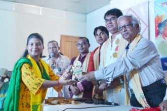 ‘দোলনচাঁপা’ এর শতবর্ষ উদযাপন উপলক্ষে আবৃত্তি, পুরস্কার বিতরণ ও আলোচনা সভা অনুষ্ঠিত 22 ‘দোলনচাঁপা’ এর শতবর্ষ উদযাপন উপলক্ষে আবৃত্তি, পুরস্কার বিতরণ ও আলোচনা সভা অনুষ্ঠিত - Surma Times | Sylhet News