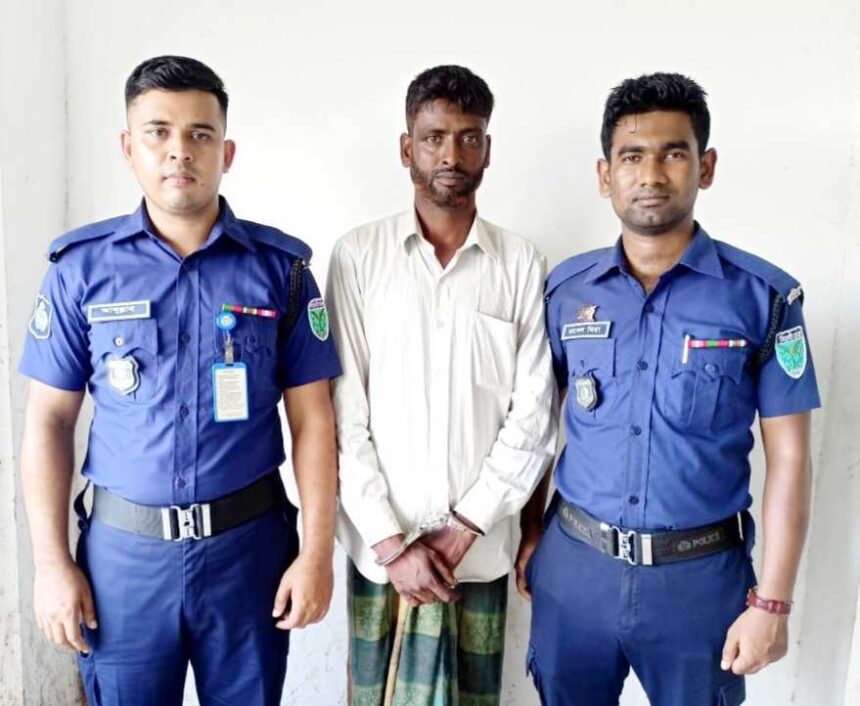 নবীগঞ্জে ৭ বছরের সাজাপ্রাপ্ত আসামি ডাকাত সর্দার হালিম পুলিশের খাঁচায় 1 নবীগঞ্জে ৭ বছরের সাজাপ্রাপ্ত আসামি ডাকাত সর্দার হালিম পুলিশের খাঁচায় - Surma Times | Sylhet News