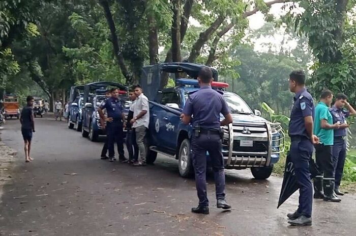 জৈন্তাপুরে সিআইডির উপর হামলা চালিয়ে হাতকড়াসহ আসামি ছিনতাই 1 জৈন্তাপুরে সিআইডির উপর হামলা চালিয়ে হাতকড়াসহ আসামি ছিনতাই - Surma Times | Sylhet News