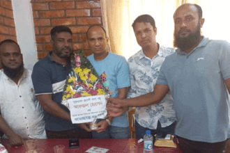 যুক্তরাজ্য প্রবাসী আফজল হোসেনকে সংবর্ধনা - Surma Times | Sylhet News