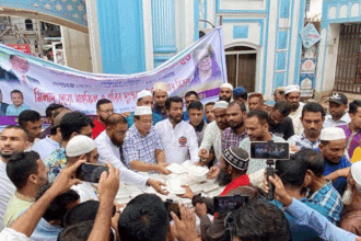 বেগম জিয়ার সুস্থতা কামনায় দুঃস্থদের মাঝে সিলেট মহানগর স্বেচ্ছাসেবকদলের খাবার বিতরণ 16 বেগম জিয়ার সুস্থতা কামনায় দুঃস্থদের মাঝে সিলেট মহানগর স্বেচ্ছাসেবকদলের খাবার বিতরণ - Surma Times | Sylhet News