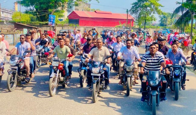 দক্ষিণ সুরমায় হরতালের প্রতিবাদে এমপি হাবিবের নেতৃত্বে মোটরসাইকেল শোডাউন 1 দক্ষিণ সুরমায় হরতালের প্রতিবাদে এমপি হাবিবের নেতৃত্বে মোটরসাইকেল শোডাউন - Surma Times | Sylhet News