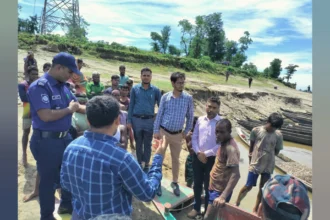 জাফলংয়ে টাস্কফোর্সের অভিযান- ৫টি নৌকা জব্দ,দেড় লক্ষ টাকা জরিমানা 22 জাফলংয়ে টাস্কফোর্সের অভিযান- ৫টি নৌকা জব্দ,দেড় লক্ষ টাকা জরিমানা - Surma Times | Sylhet News