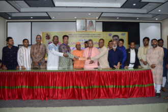 সার্বজনীন দুর্গাপূজার সম্প্রীতি বজায় রাখা আমাদের সকলের দায়িত্ব দুর্গাপূজার অনুদান প্রদান অনুষ্টানে বক্তারা 18 সার্বজনীন দুর্গাপূজার সম্প্রীতি বজায় রাখা আমাদের সকলের দায়িত্ব দুর্গাপূজার অনুদান প্রদান অনুষ্টানে বক্তারা - Surma Times | Sylhet News