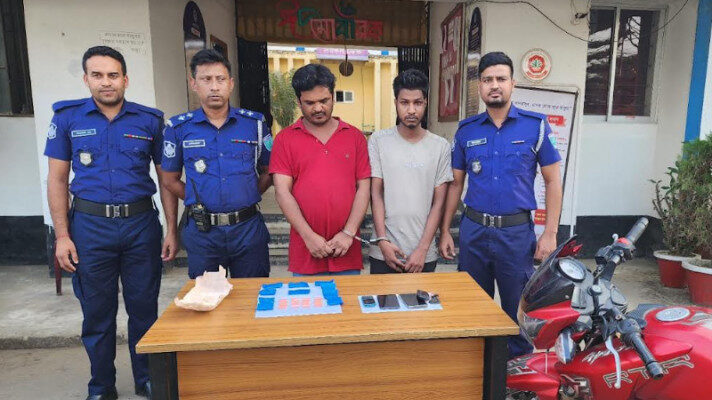কানাইঘাটে বিপুল পরিমাণ ইয়াবাসহ দুই জন আটক 1 কানাইঘাটে বিপুল পরিমাণ ইয়াবাসহ দুই জন আটক - Surma Times | Sylhet News