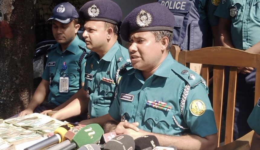 সিলেটে ডাচ বাংলা ব্যাংকের এটিএম বুথ থেকে টাকা চুরির ঘটনায় গ্রেফতার ৩ 1 সিলেটে ডাচ বাংলা ব্যাংকের এটিএম বুথ থেকে টাকা চুরির ঘটনায় গ্রেফতার ৩ - Surma Times | Sylhet News