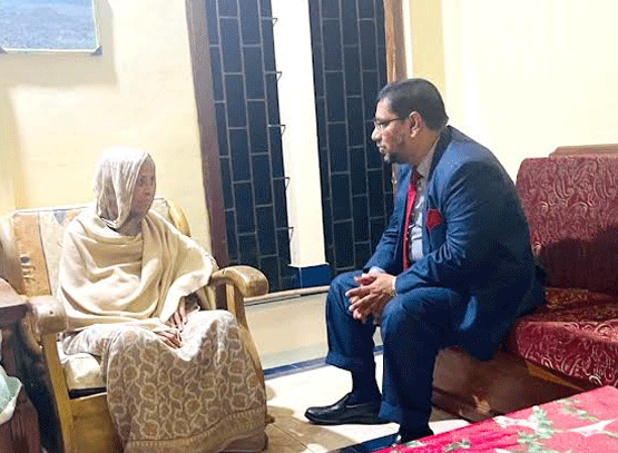 ইলিয়াস আলীর মায়ের সাথে ব্যারিস্টার নাজিরের সাক্ষাত - Surma Times | Sylhet News