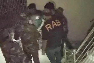 মোহাম্মদপুরে ডাকাতি গ্রেপ্তার ১১ জনের পাঁচজনই বিভিন্ন বাহিনীর বরখাস্ত - Surma Times | Sylhet News