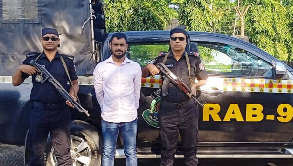 ওসমানীনগরে র্যাবের জালে স্বেচ্ছাসেবক লীগ নেতা 1 ওসমানীনগরে র্যাবের জালে স্বেচ্ছাসেবক লীগ নেতা - Surma Times | Sylhet News