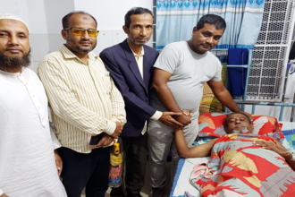 সাংবাদিক বাবর'কে দেখতে হাসপাতালে সিলেট বিভাগীয় অনলাইন প্রেসক্লাবের নেতৃবৃন্দ 10 সাংবাদিক বাবর'কে দেখতে হাসপাতালে সিলেট বিভাগীয় অনলাইন প্রেসক্লাবের নেতৃবৃন্দ - Surma Times | Sylhet News