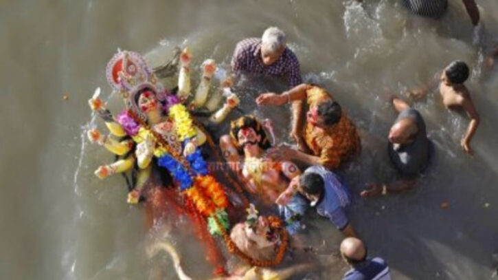 প্রতিমা নিরঞ্জনের মধ্যে দিয়ে সিলেটে শেষ হলো শারদীয় দুর্গা উৎসব - Surma Times | Sylhet News