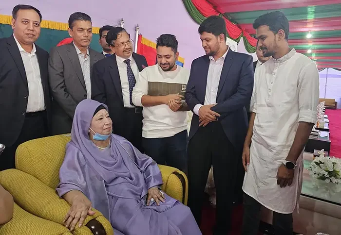 খালেদা জিয়ার সঙ্গে ছাত্র আন্দোলনের নেতাদের কুশল বিনিময় 1 খালেদা জিয়ার সঙ্গে ছাত্র আন্দোলনের নেতাদের কুশল বিনিময় - Surma Times | Sylhet News