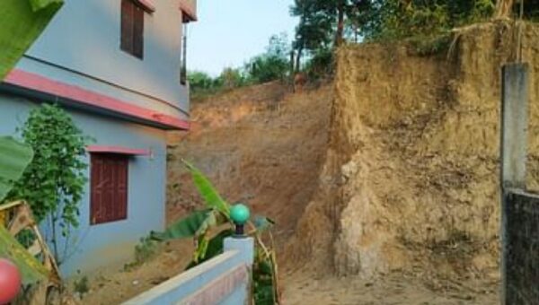 সিলেটে টিলা কেটে ঘর নির্মাণ : ৯ জনের নামে মামলা গ্রেফতার ১ 1 সিলেটে টিলা কেটে ঘর নির্মাণ : ৯ জনের নামে মামলা গ্রেফতার ১ - Surma Times | Sylhet News