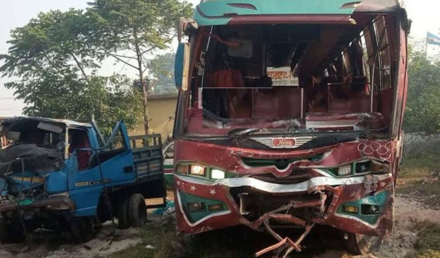 সিলেট-ঢাকা মহাসড়কে ৩ গাড়ির সংঘর্ষে প্রাণ গেলো ৪ জনের - Surma Times | Sylhet News
