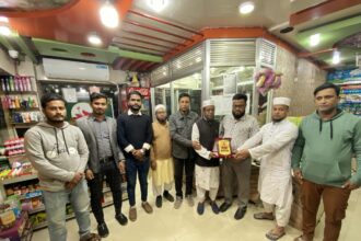 খলিলুর রহমানকে গোলাপগঞ্জ হেল্পিং ফাউন্ডেশনের সম্মাননা ক্রেস্ট প্রদান 24 খলিলুর রহমানকে গোলাপগঞ্জ হেল্পিং ফাউন্ডেশনের সম্মাননা ক্রেস্ট প্রদান - Surma Times | Sylhet News