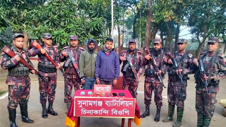 ভারতে প্রবেশকালে দুই চোরাকারবারি আটক 1 ভারতে প্রবেশকালে দুই চোরাকারবারি আটক - Surma Times | Sylhet News