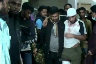 রিকশার স্ট্যান্ড দখল নিয়ে গোলাগুলি, অর্ধশতাধিক আহত 18 রিকশার স্ট্যান্ড দখল নিয়ে গোলাগুলি, অর্ধশতাধিক আহত - Surma Times | Sylhet News