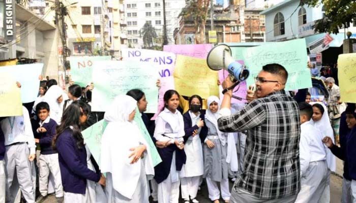 খাজাঞ্চিবাড়ি ইন্টারন্যাশনাল স্কুলের শিক্ষার্থীদের বিক্ষোভ - Surma Times | Sylhet News