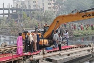 লাল গালিচায় নেমে খাল খনন উদ্বোধন করলেন তিন উপদেষ্টা 10 লাল গালিচায় নেমে খাল খনন উদ্বোধন করলেন তিন উপদেষ্টা - Surma Times | Sylhet News