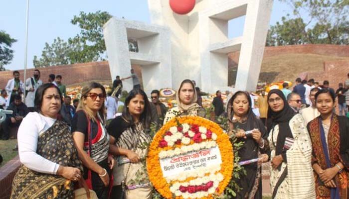 ভাষা শহীদদের প্রতি সিলেট উইমেন চেম্বার অব কমার্সের শ্রদ্ধাঞ্জলি অর্পন - Surma Times | Sylhet News