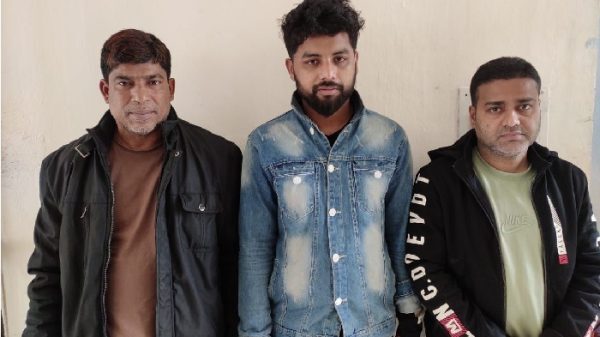 আল-হামরা থেকে স্বর্ণ চুরি: কুমিল্লা থেকে আটক ৩ চোর 1 আল-হামরা থেকে স্বর্ণ চুরি: কুমিল্লা থেকে আটক ৩ চোর - Surma Times | Sylhet News