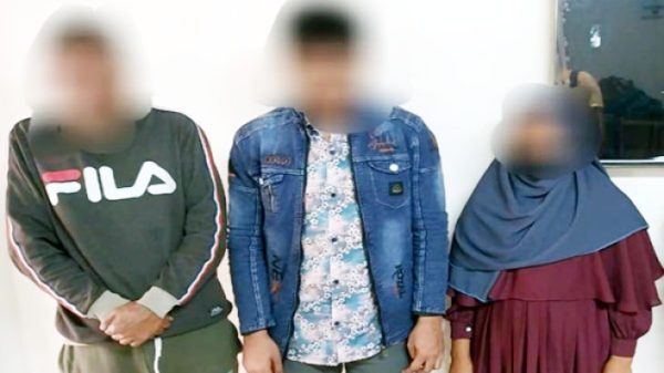 নগরীর সিটি হার্ট থেকে অসামাজিক কাজের অভিযোগে ৩ নারী-পুরুষ আটক 1 নগরীর সিটি হার্ট থেকে অসামাজিক কাজের অভিযোগে ৩ নারী-পুরুষ আটক - Surma Times | Sylhet News