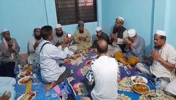 সিলেটের জনপ্রিয় পত্রিকা দৈনিক সবুজ সিলেটের ইফতার মাহফিল সম্পন্ন 1 সিলেটের জনপ্রিয় পত্রিকা দৈনিক সবুজ সিলেটের ইফতার মাহফিল সম্পন্ন - Surma Times | Sylhet News