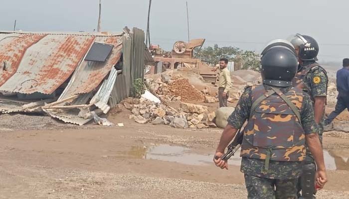 কোম্পানীগঞ্জে সরকারি খাস জমি উদ্ধারে প্রশাসনের উচ্ছেদ অভিযান 1 কোম্পানীগঞ্জে সরকারি খাস জমি উদ্ধারে প্রশাসনের উচ্ছেদ অভিযান - Surma Times | Sylhet News